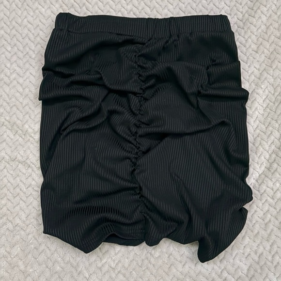 ROMWE Black Ribbed Ruched Mini Skirt - Picture 3 of 5